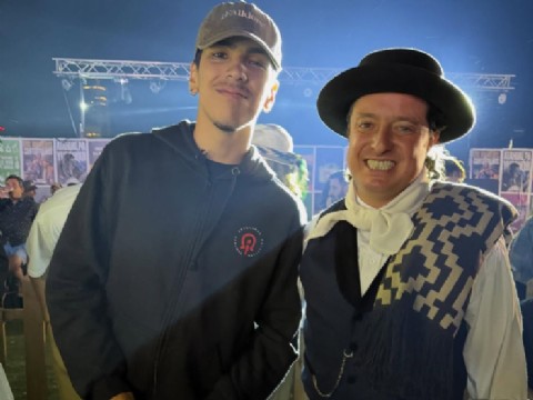 Encuentro generacional en La Porteña: Nicolás Membriani y Milo J coincidieron en el gran festival de folklore en CABA