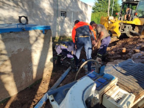 Trabajos de reparación en cañerías de impulsión en Barrio Belgrano