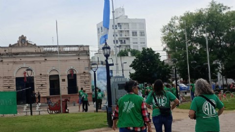 VIDEO | ATE desarrolla una protesta frente al palacio municipal