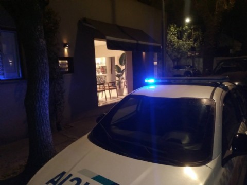 Asaltaron la Farmacia Del Pueblo a dos cuadras y media de la comisaría