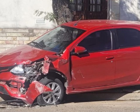 Apareció un auto chocado en 25 de Mayo y el Centro de Monitoreo no dio explicaciones