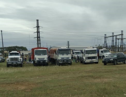 Camioneros rojenses protestan frente a la planta Monsanto-Bayer