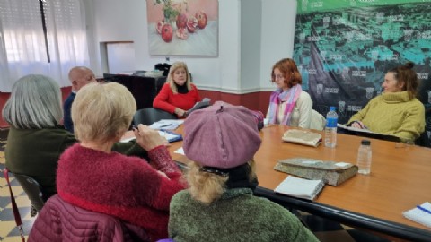 Avanza el taller literario “Gimnasia del cerebro”: una invitación a leer, escribir y crear en comunidad