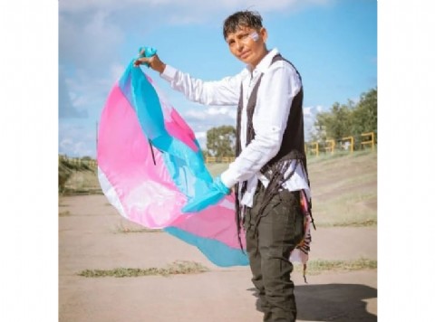 Siempre se sintió varón: la historia de Theo Tello, un luchador por los derechos trans