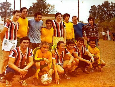 El equipo de  Boca Juniors de Rojas con Ernesto "Mamadera" Ojeda como arquero