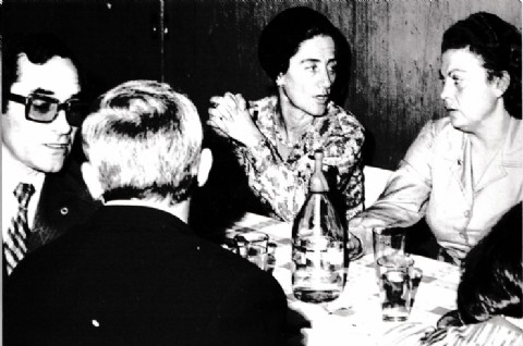 Berta Berrutti y su esposo junto a sus amigos