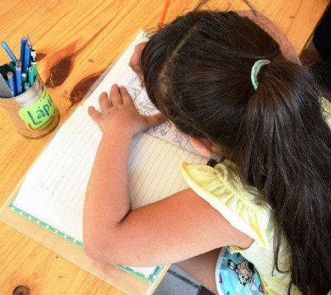 Cáritas lanza una colecta solidaria de útiles escolares