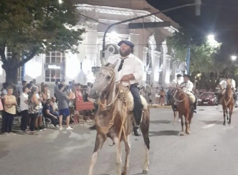Rojas celebra la tradición con una noche cultural en la Explanada de la UNNOBA