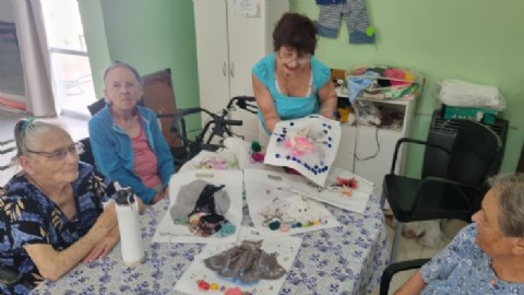 VIDEO | Actividades sensoriales y memoria fortalecen la rutina diaria en el Hogar Municipal Madre Teresa de Calcuta