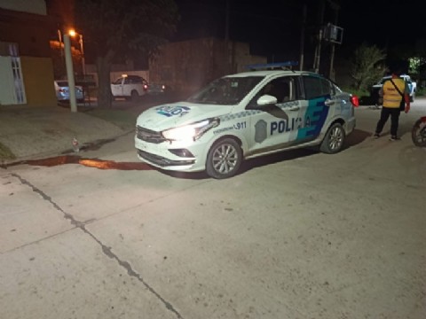 Barrio Progreso: un patrullero chocó a dos menores en moto y terminaron heridas