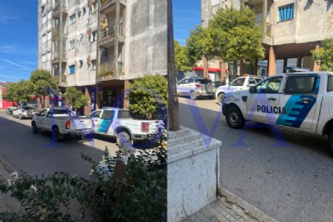 Insólito: agentes de tránsito chocaron un patrullero estacionado y le causaron una abolladura