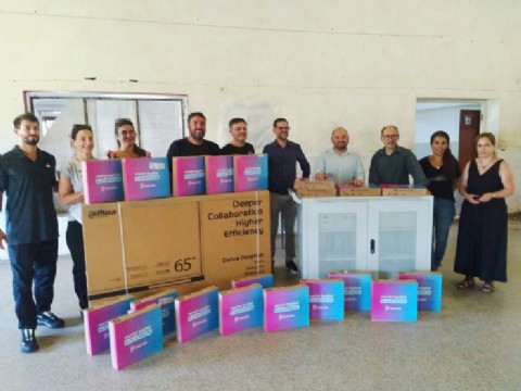 Baguear participó de la entrega de notebooks y equipamiento tecnológico en la Escuela Secundaria 3