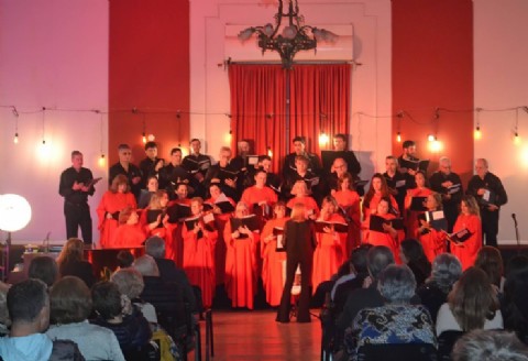 La Agrupación Coral de Rojas celebró su 66 aniversario en el Centro Cultural Ernesto Sábato