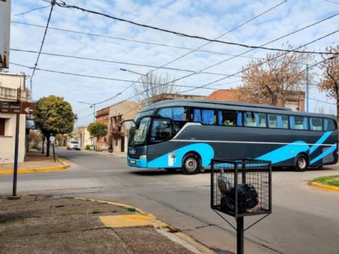 Ómnibus averiado complica el tránsito en la esquina de Paso y Alvear