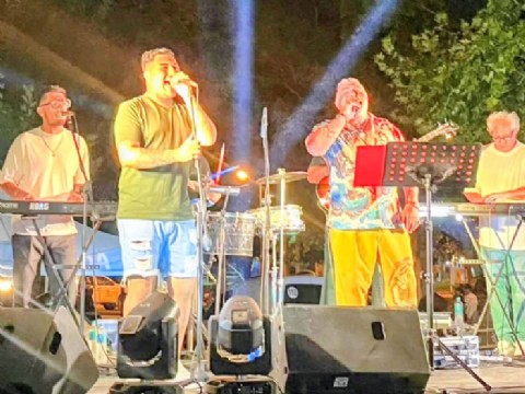 El Tigre Goro se destacó en una noche de música y feria en el Parque Tobin de Salto