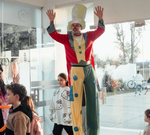 Daniel Tobarez, de hacer malabares en los semáforos de Chacabuco a viajar con su circo por toda Latinoamérica