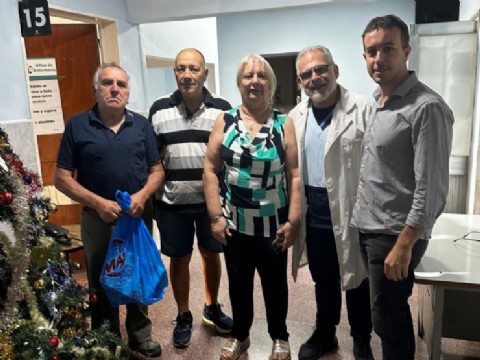 Reyes con ternura en el Hospital Municipal: el gesto del Club de Abuelos que llenó de sonrisas la pediatría