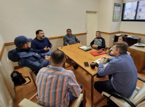 Municipio y sindicatos acordaron aumentos y bonos