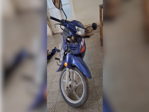 Encuentran una moto robada el 31 de enero: estaba escondida entre pastizales en Barrio Covendiar II