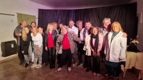 El Taller Municipal de Teatro de adultos presentó su cuarta muestra en el Centro Cultural Santa Rita