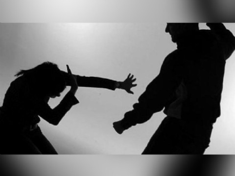 Violento asalto en una vivienda: dos delincuentes golpearon y maniataron a una mujer