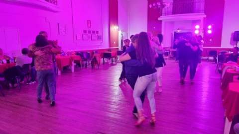 Vecinos disfrutaron de una velada de tango en el Centro Cultural Ernesto Sábato