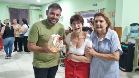 El intendente compartió un brindis navideño con la comunidad del Hogar Municipal “Madre Teresa de Calcuta”