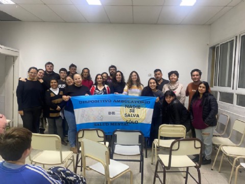 Realizaron un taller sobre salud mental y el impacto de la hiperconectividad en estudiantes del CENS 451