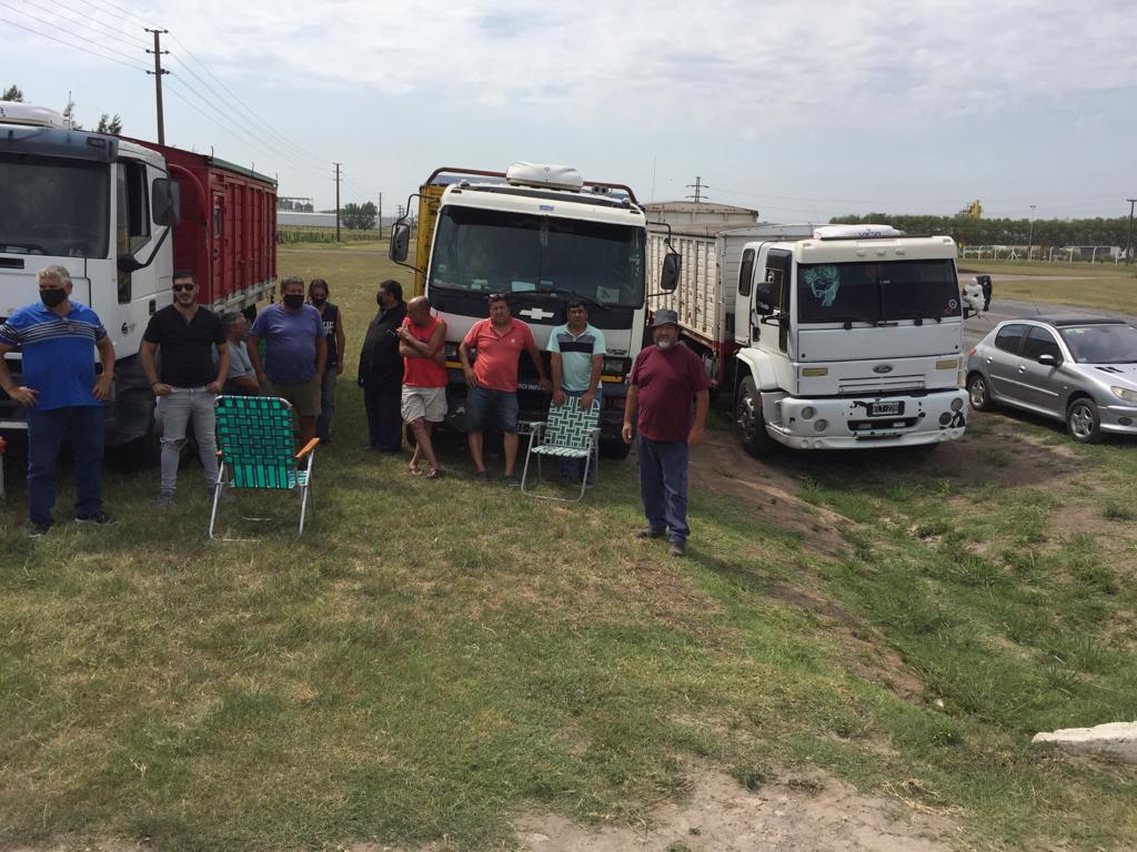 Choferes de camiones piden poder trabajar