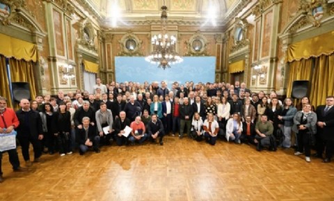 El foro de intendentes radicales reclamó respuestas urgentes por la crisis en la salud pública bonaerense