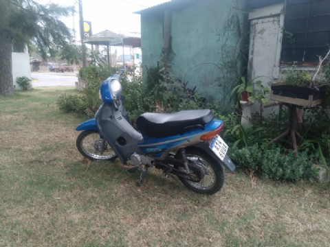 La policía brilla por su ausencia: la propia familia de la víctima encontró la moto robada de la Escuela San José