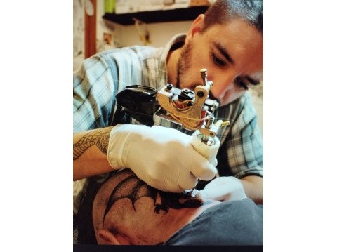 La vida de Martín Vincze: El arte, el tatuaje y la música como formas de expresión