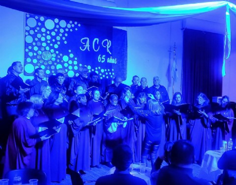 La Agrupación Coral local inaugura el Café Concert 2025 en el Centro Cultural Ernesto Sábato