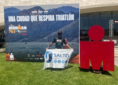 Calor de 35 grados y tres disciplinas: así fue la nueva marca de un atleta de Salto
