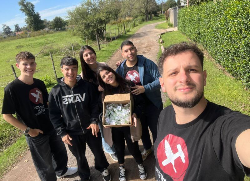 VIDEO | La juventud radical repartió chocolates en barrios y espacios comunitarios por Pascuas