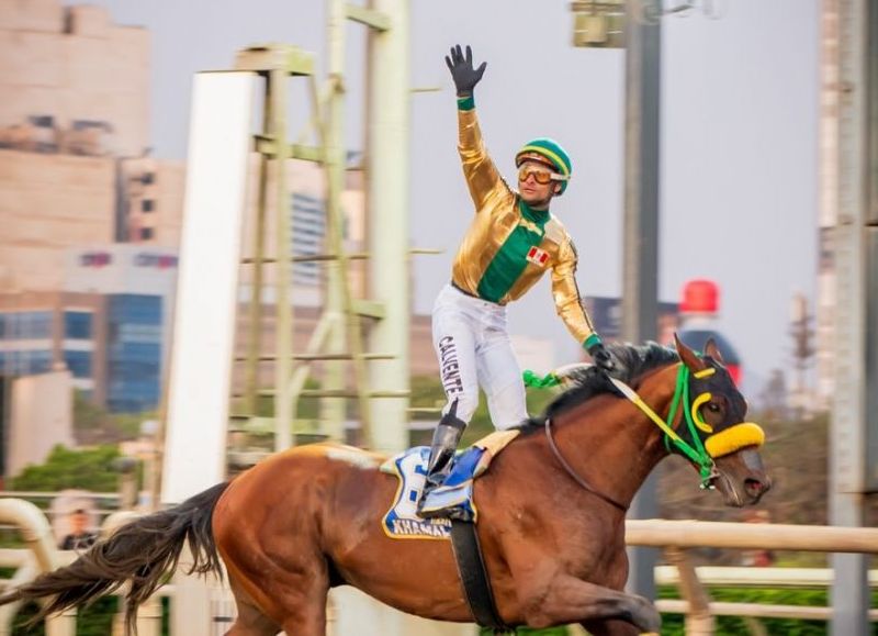 Gustavo Emiliano Calvente cerró un año excepcional con triunfos históricos en el turf internacional