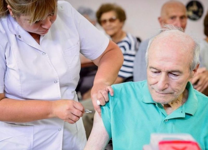 Arranca la campaña de vacunación antigripal orientada a mayores de 65 y personal de salud