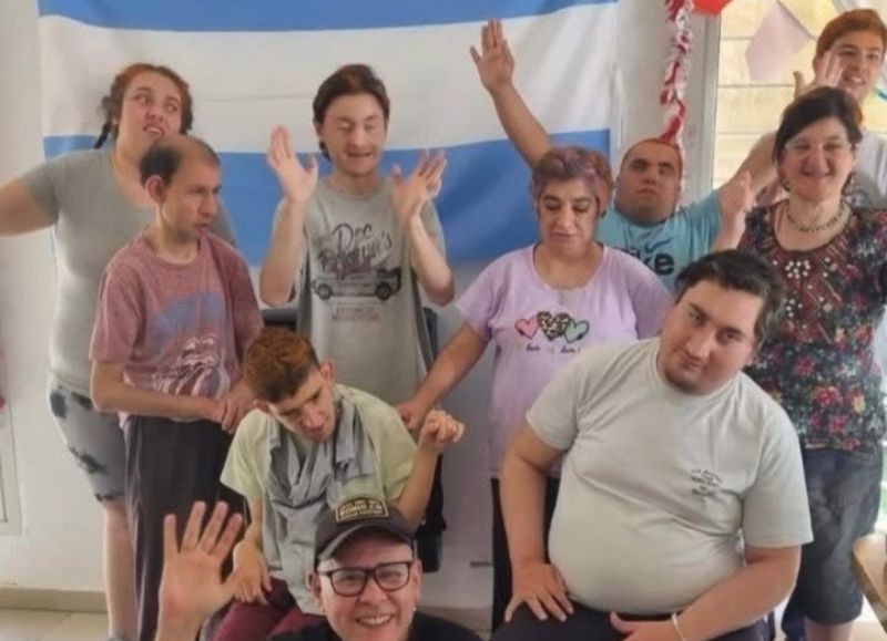 Nueva ganadora en la rifa mensual del Centro de Día