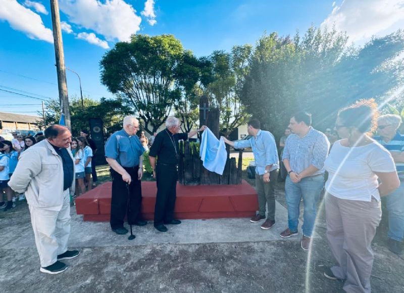 Salto se adelanta al país y bautiza su plaza “Papa Francisco”