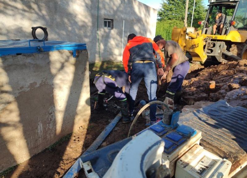 Trabajos de reparación en cañerías de impulsión en Barrio Belgrano