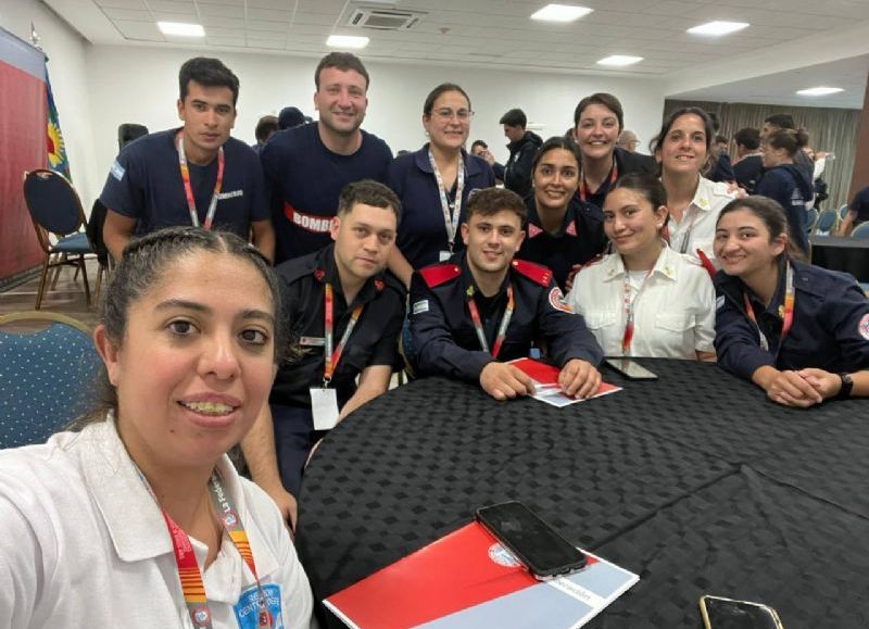 Jóvenes de los Bomberos de Carabelas participaron de un encuentro provincial en Mar del Plata