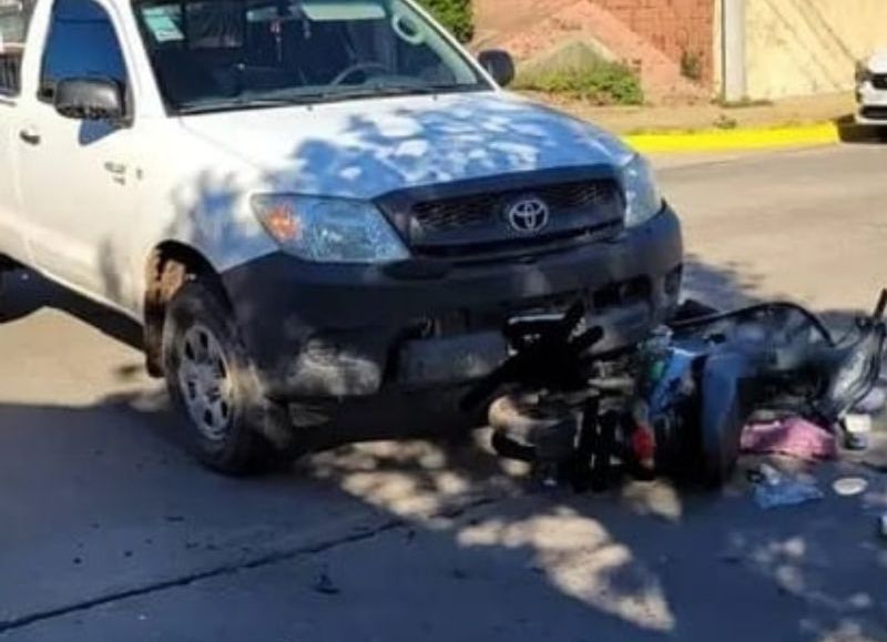 Choque en Solís y Belgrano: dos mujeres con lesiones graves tras un violento accidente