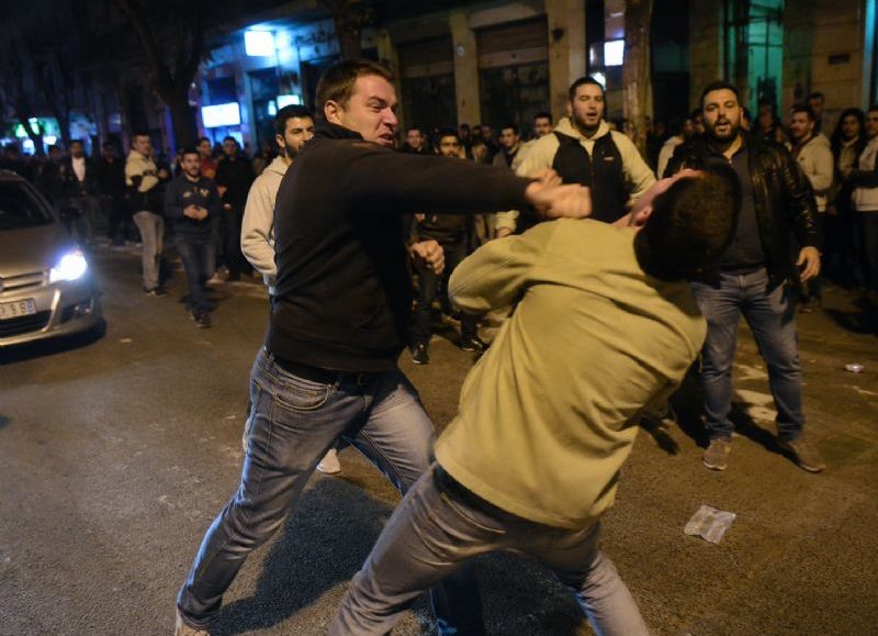 Un joven fue aprehendido por causar disturbios en la vía pública