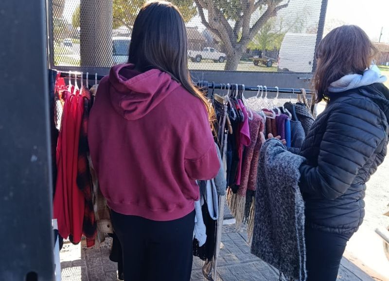 VIDEO | La feria "Entre Ropas" abrió sus puertas en Mudynda