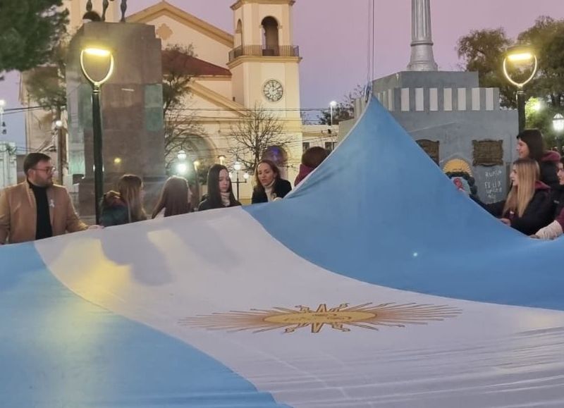VIDEO | Comenzaron las actividades rumbo al 25 de Mayo con un emotivo homenaje al Himno Nacional