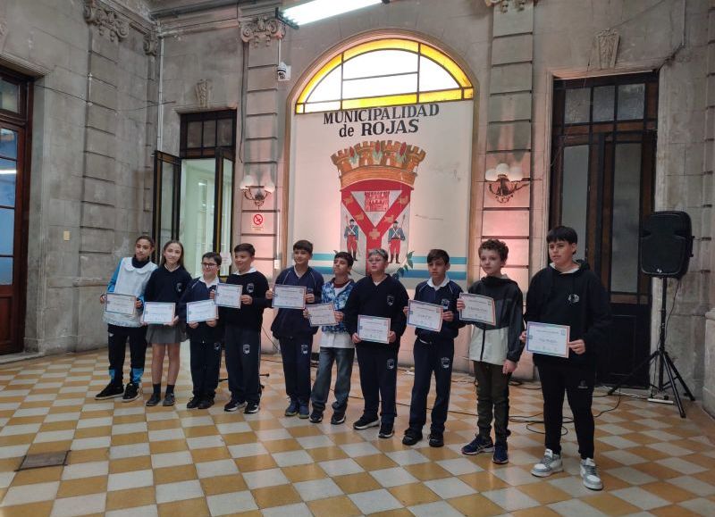 El Municipio reconoció a jóvenes por su destacado desempeño académico