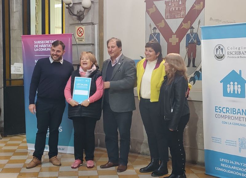 VIDEO | Sueño cumplido: el Municipio entregó escrituras a 13 familias