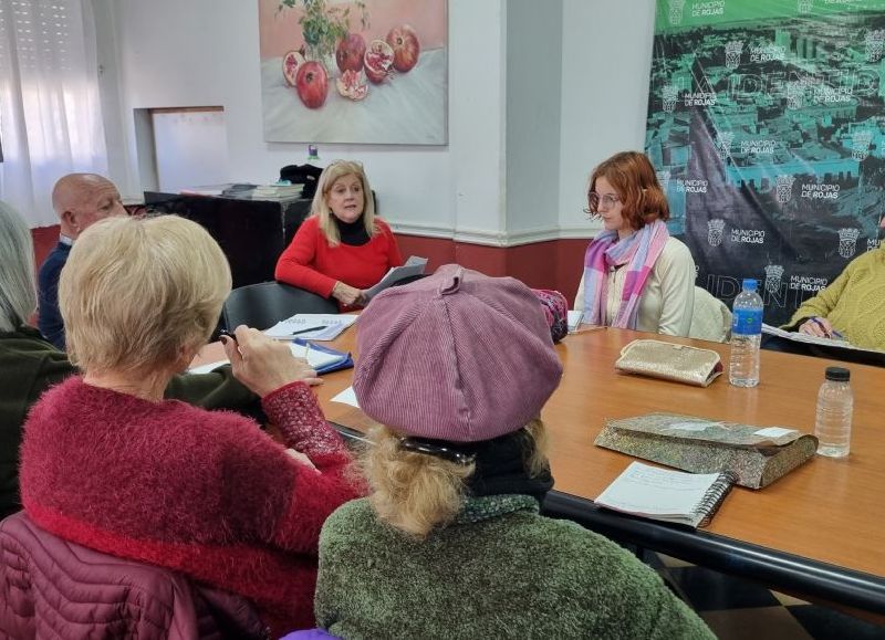 Avanza el taller literario “Gimnasia del cerebro”: una invitación a leer, escribir y crear en comunidad