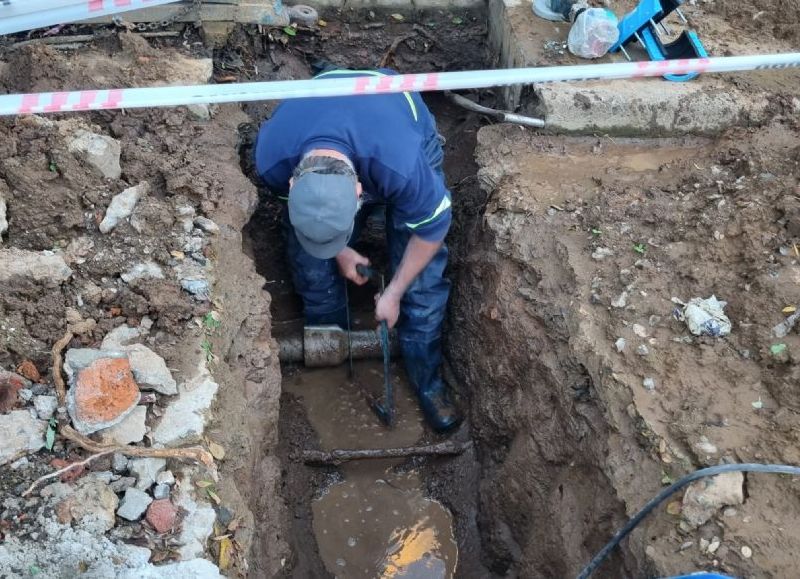 Repararon cañerías en distintos puntos para sostener el servicio de agua
