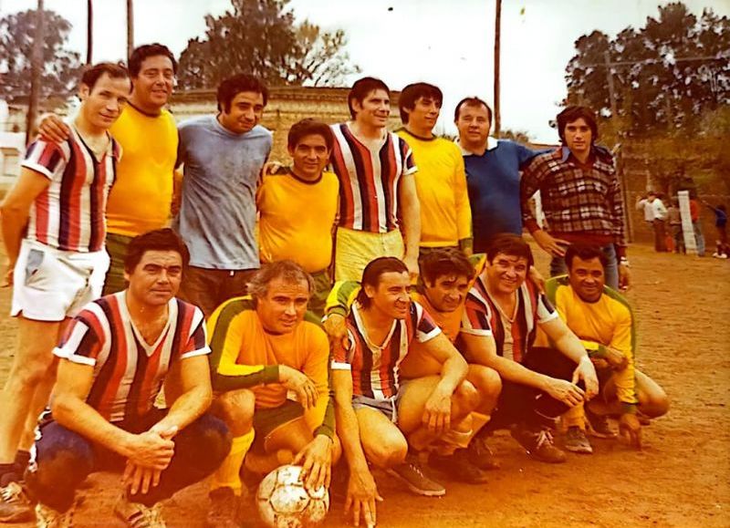 El equipo de  Boca Juniors de Rojas con Ernesto "Mamadera" Ojeda como arquero